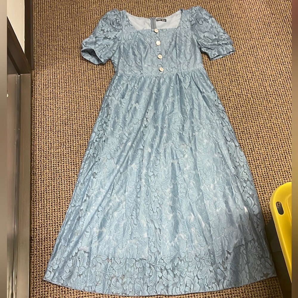 Lace puff sleeve A-line dress